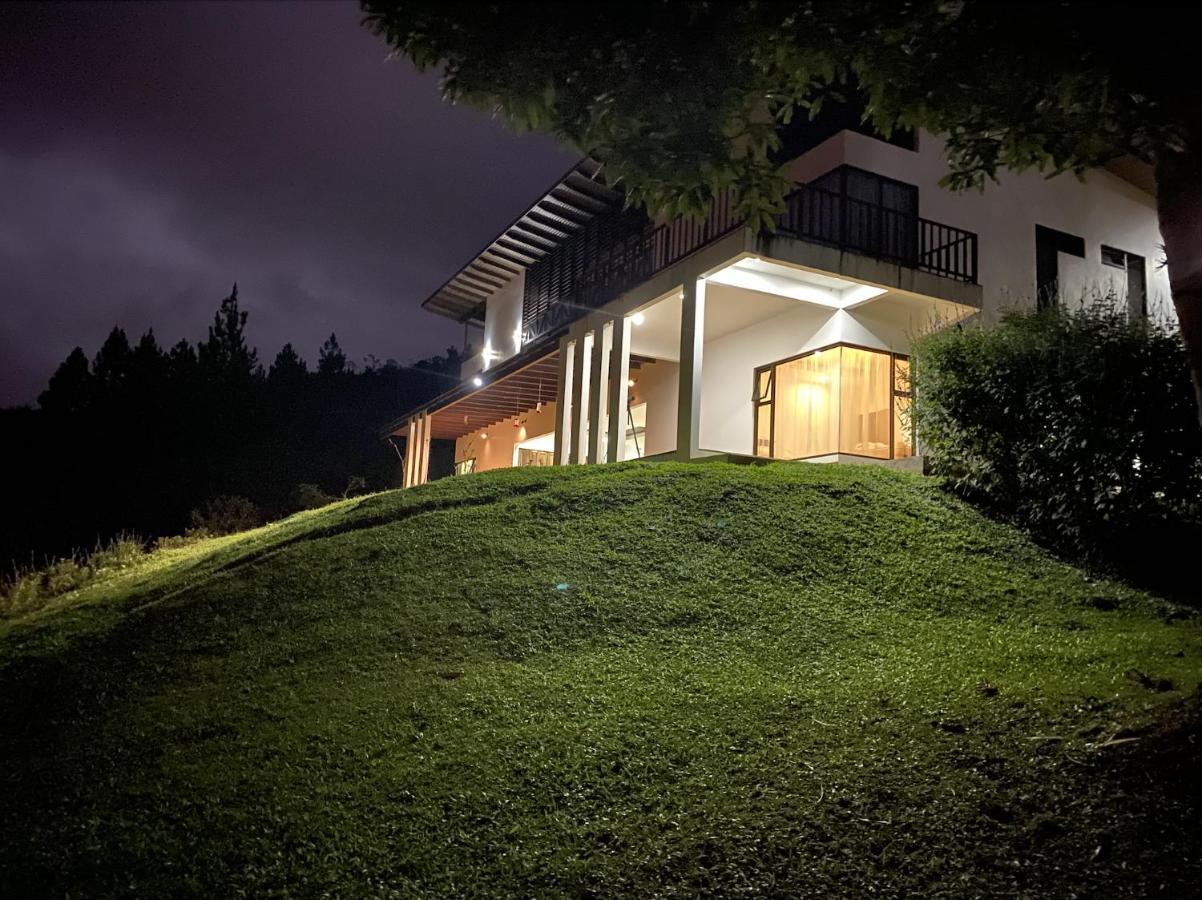 Arte De Plumas Birding Lodge Cartago Ngoại thất bức ảnh